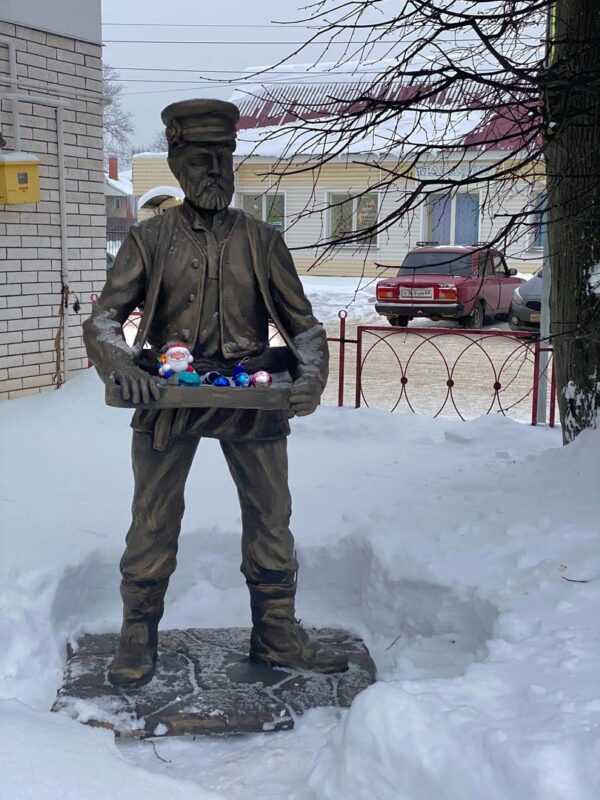 Памятник коробейнику появился в городе Тверской области Памятник коробейнику появился в городе Тверской области