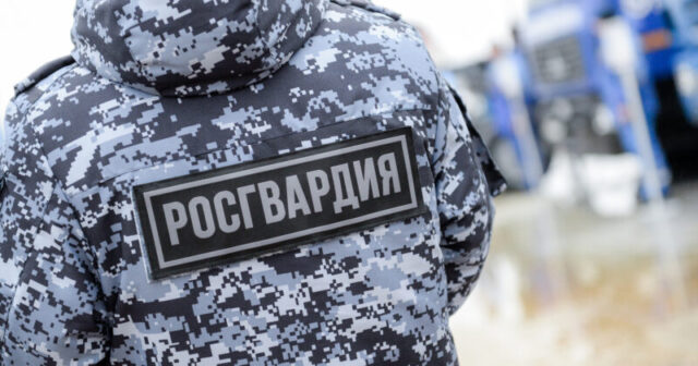 В Твери рецидивист пытался украсть световые приборы, положив в дорожную сумку