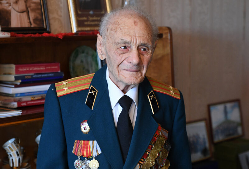 В Твери участнику Великой Отечественной войны Ашоту Смбатовичу Оганесову исполнилось 96 лет