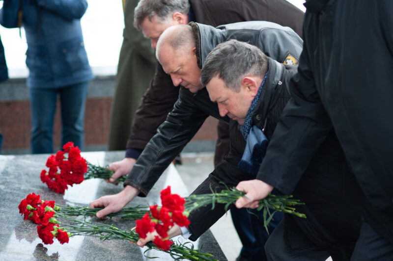 В Твери прохожим раздавали «блокадный паек»