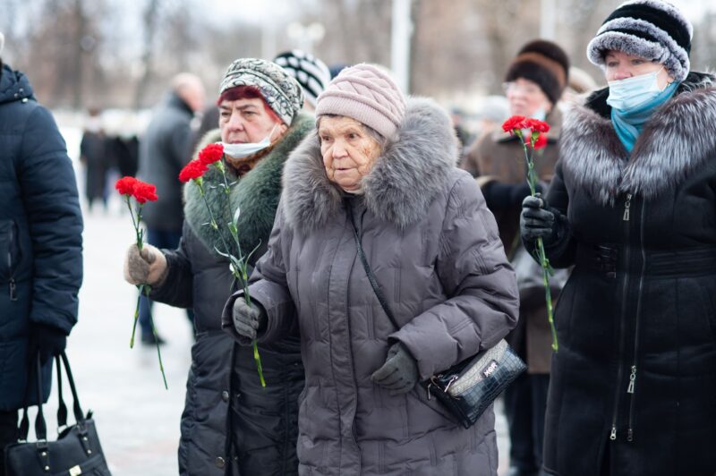 В Твери прохожим раздавали «блокадный паек»