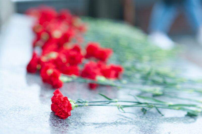 В Твери прохожим раздавали «блокадный паек»