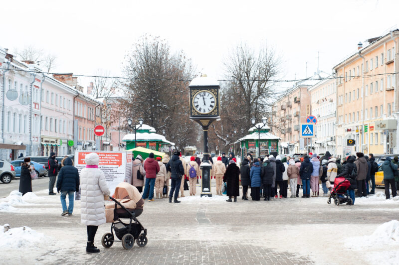 В Твери прохожим раздавали «блокадный паек»
