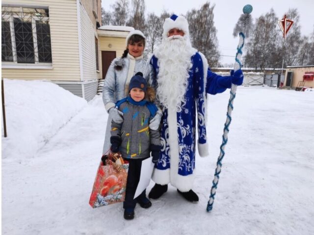 Тверские росгвардейцы исполнили новогоднее желание особенного ребенка