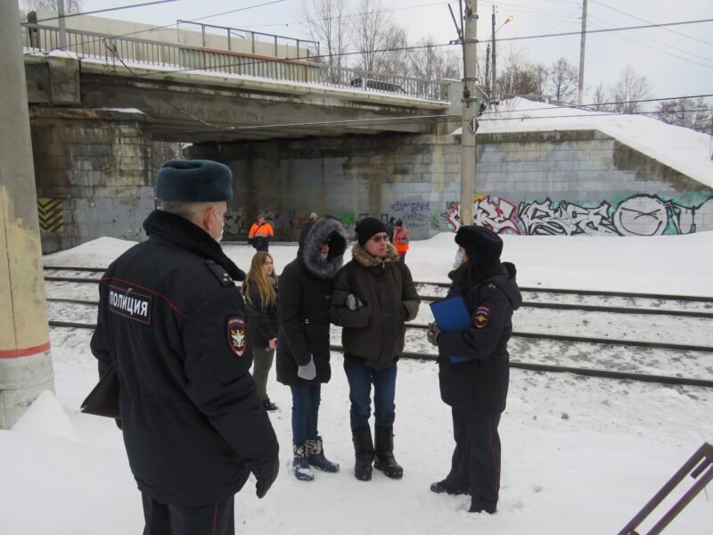 Транспортная полиция Твери провела рейд под Горбатым мостом Транспортная полиция Твери провела рейд под Горбатым мостом