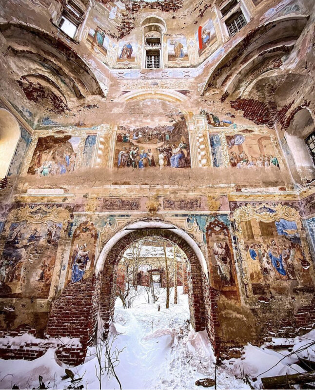 В заброшенном храме Тверской области нашли уникальные росписи