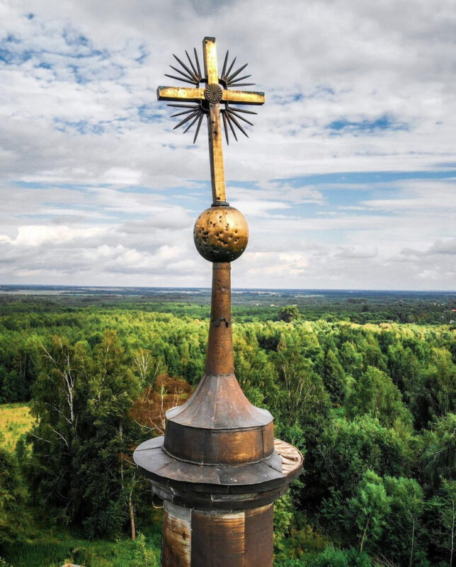 Почему заброшенный храм в Тверской области притягивает взор