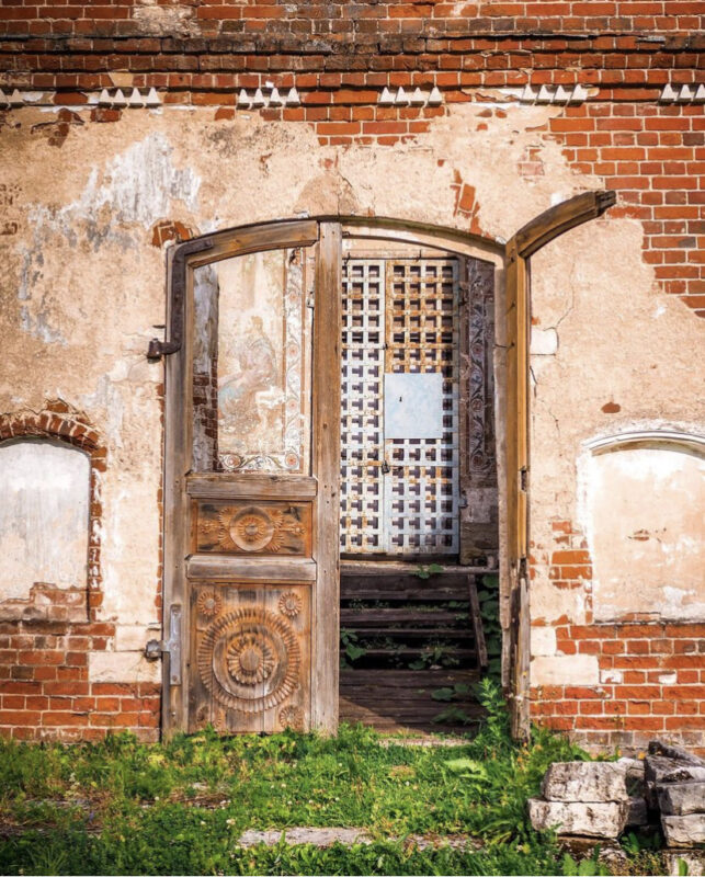 Почему заброшенный храм в Тверской области притягивает взор