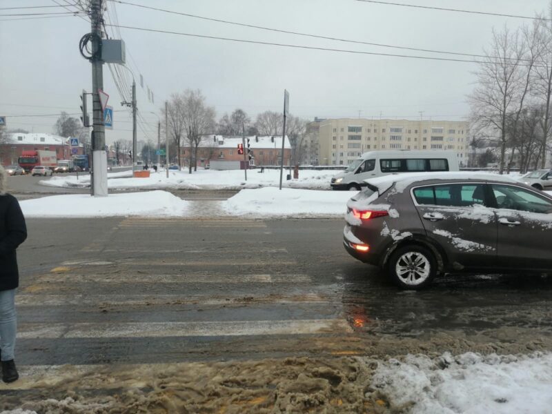 В Твери ребенок сломал ногу под колесами иномарки В Твери ребенок сломал ногу под колесами иномарки