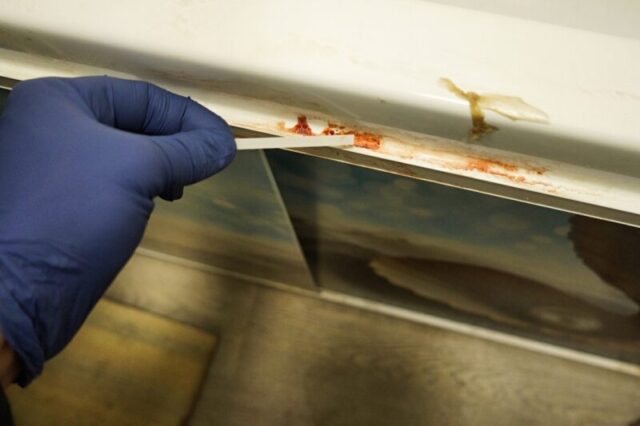 В Твери двое мужчин до смерти пытали женщину