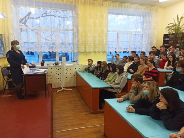 Сотрудники ржевской Госавтоинспекции провели встречу со студентами колледжа
