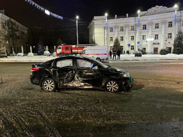 В Твери в аварии с лесовозом пострадали два ребенка