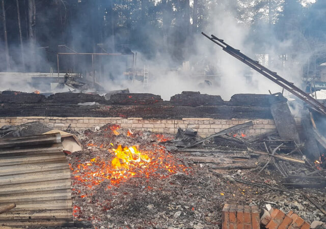 На пепелище дома в Осташковском округе нашли останки трех человек