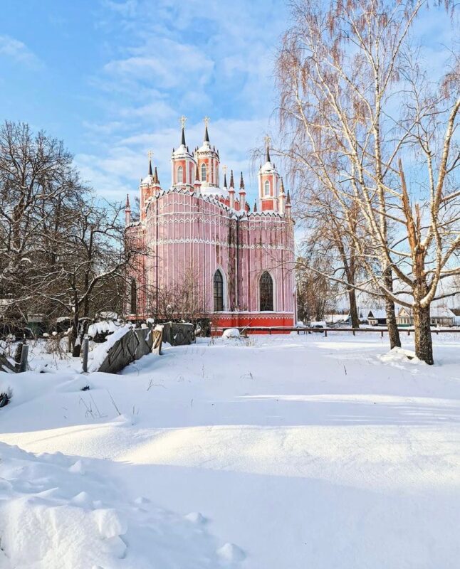 Блогер показал церковь, построенную в псевдоготическом стиле в Тверской области