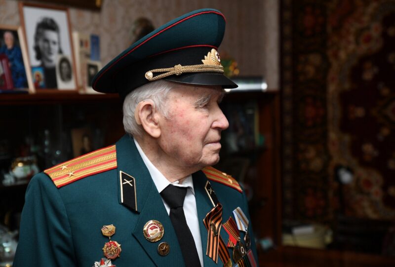 Губернатор Тверской области поздравил с 96-летием участника Великой Отечественной войны Ивана Михайловича Овинникова