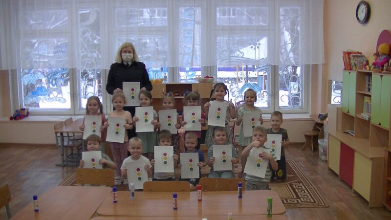 В Тверской области инспекторы провели занятие с детсадовцами В Тверской области инспекторы провели занятие с детсадовцами