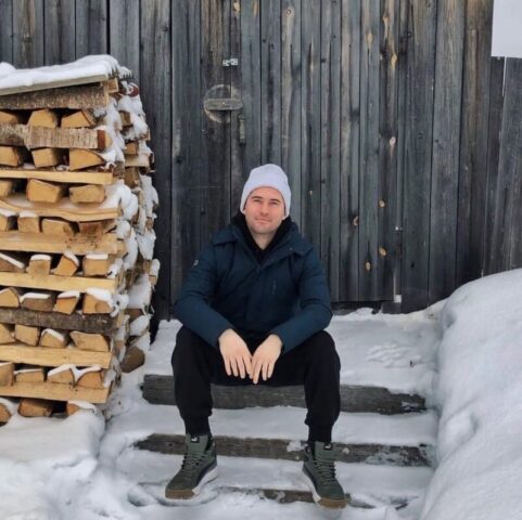 Футболисты Кержаковы навестили бабушку в Тверской области