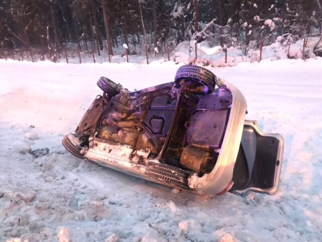 В Тверской области опрокинулся автомобиль