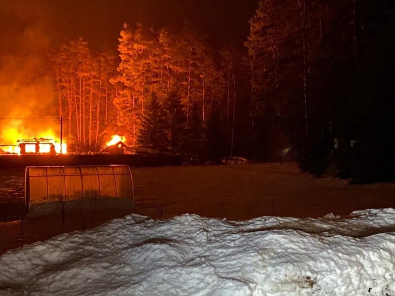 Двое мужчин погибли на пожаре в Тверской области