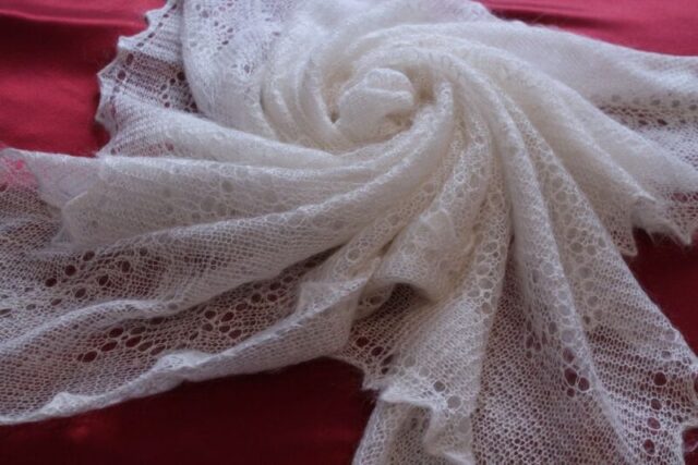 Жителей и гостей Твери приглашают на экскурсию по выставке "Оренбургский пуховый платок"