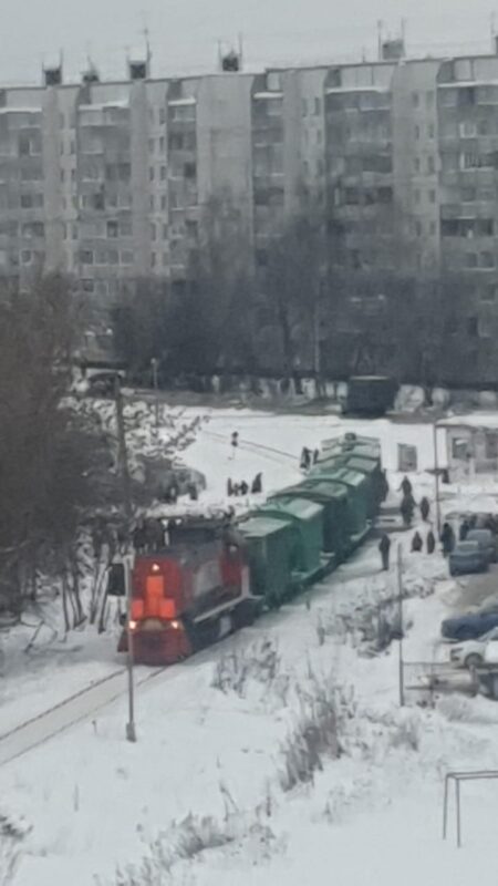 На железнодорожном переезде в Твери сбили человека На железнодорожном переезде в Твери сбили человека