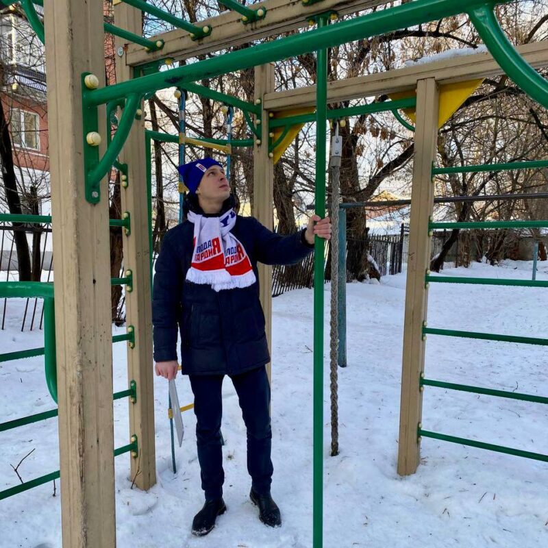 В Твери активисты проверяют безопасность детских площадок В Твери активисты проверяют безопасность детских площадок