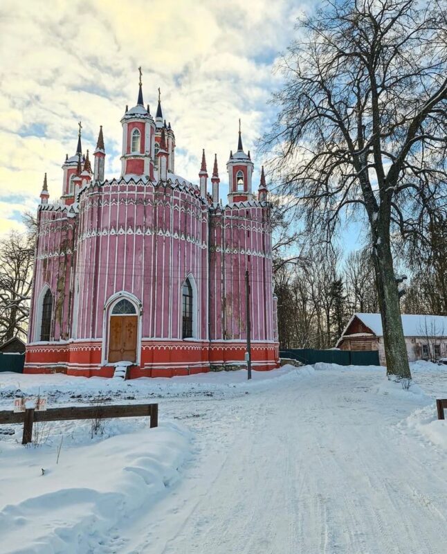 Блогер показал церковь, построенную в псевдоготическом стиле в Тверской области