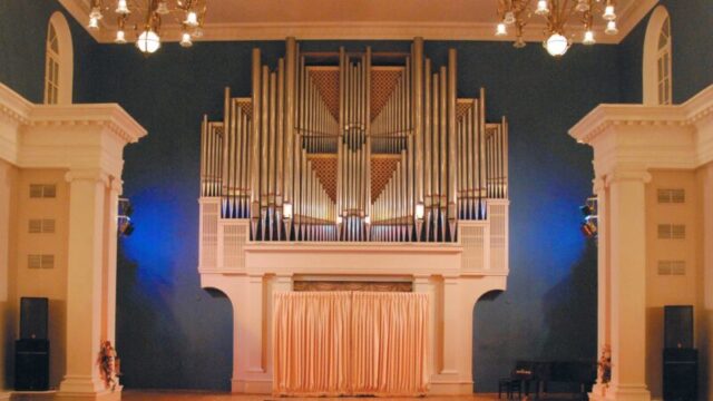 В Тверской филармонии сыграют на органе в четыре руки и ноги