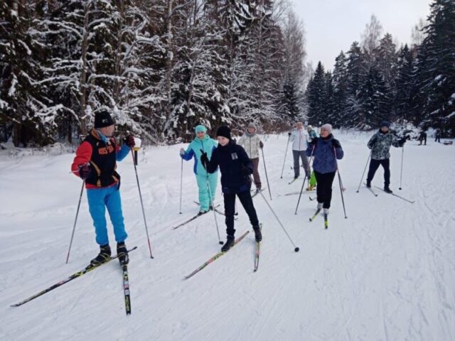 Вышневолоцких лыжников обучили коньковому ходу