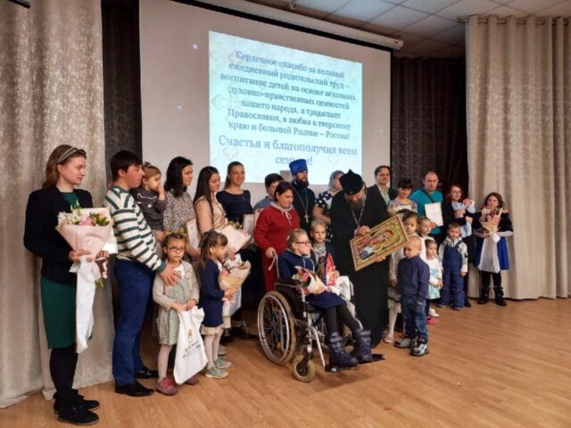 Калязинские мамы победили в конкурсе православных родителей