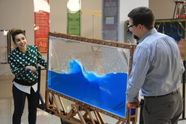 Жители Твери еще могут посетить выставку "Яблоко Ньютона" Жители Твери еще могут посетить выставку "Яблоко Ньютона"