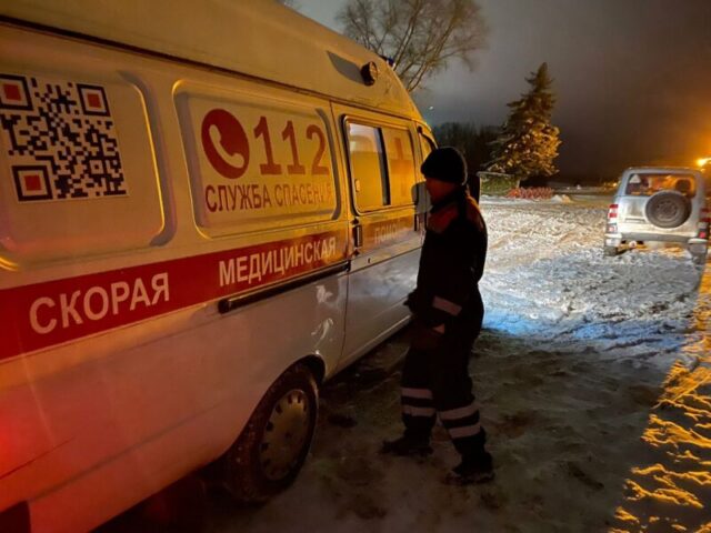В Тверской области спасатели доставили к медикам молодого рыбака с подозрением на инфаркт