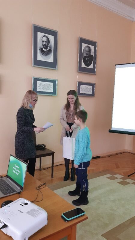 В Твери наградили победителей конкурса поделок елочных украшений из вторичного сырья