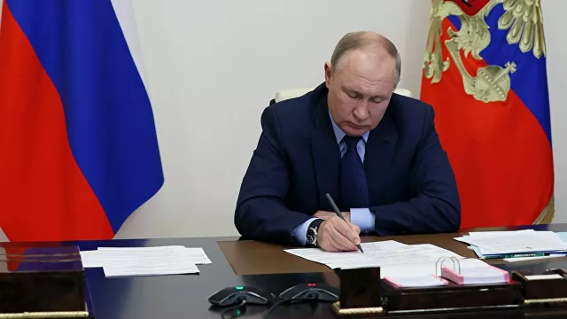 Президент России Владимир Путин подписал Указы о признании независимости ЛНР и ДНР