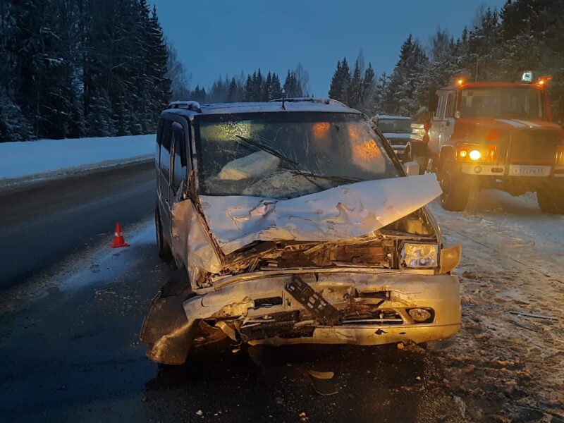 В столкновении двух автомобилей в Тверской области погибло два пассажира В столкновении двух автомобилей в Тверской области погибло два пассажира