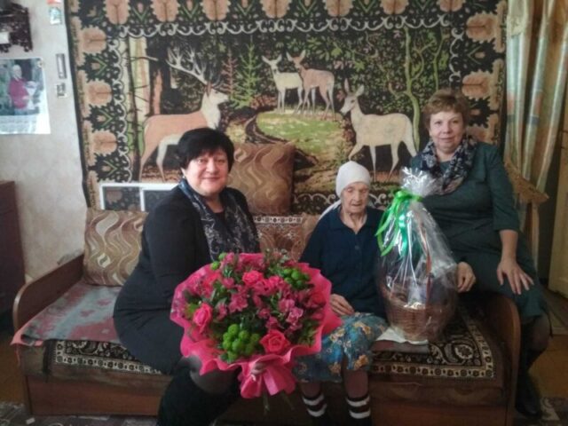 Долгожительницу Тверской области поздравили со 102-м днем рождения