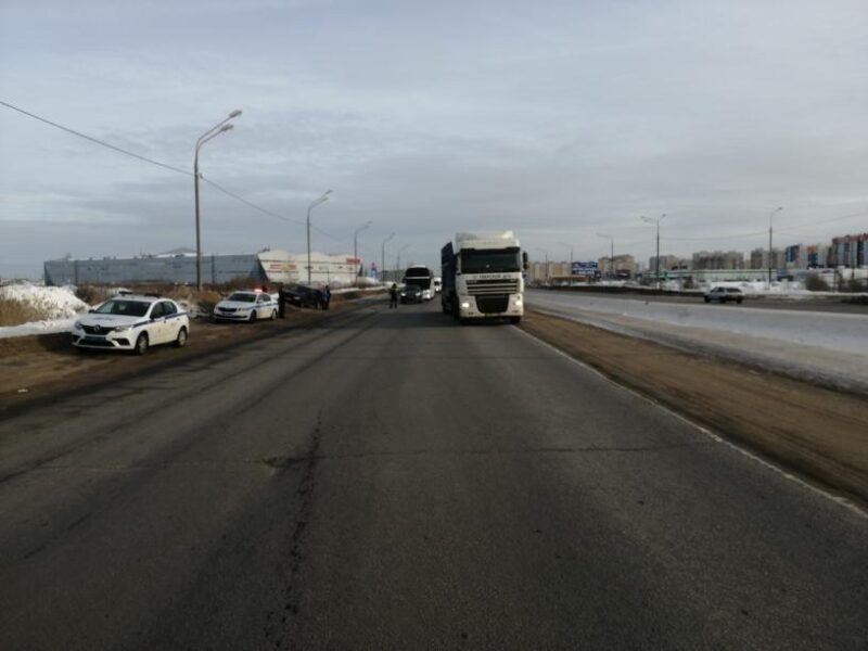 В Твери дорогу не поделили фура и легковушка В Твери дорогу не поделили фура и легковушка
