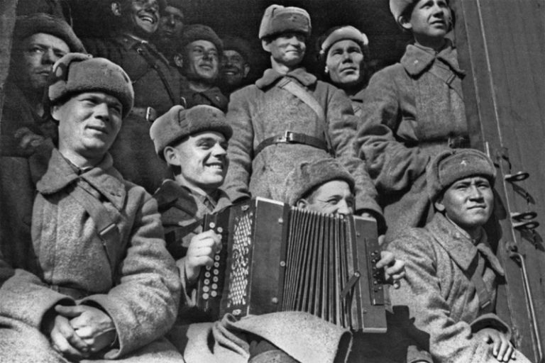 Жителей Твери приглашают на концерт «Герои на все времена» Жителей Твери приглашают на концерт «Герои на все времена»