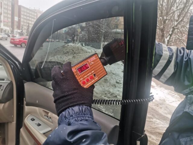 В Твери сотрудники ГИБДД отлавливали нарушителей с тонировкой