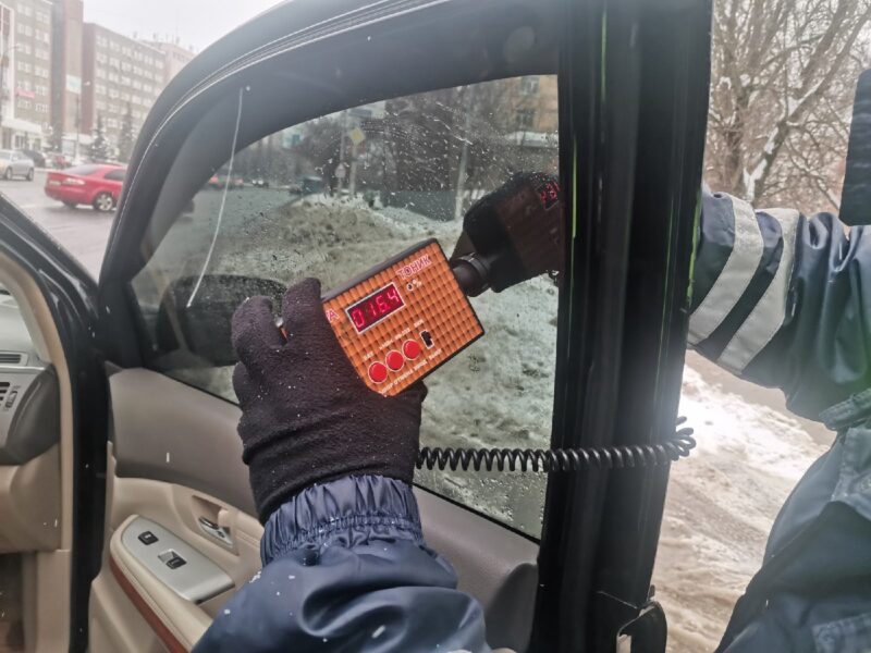 В Твери сотрудники ГИБДД отлавливали нарушителей с тонировкой В Твери сотрудники ГИБДД отлавливали нарушителей с тонировкой