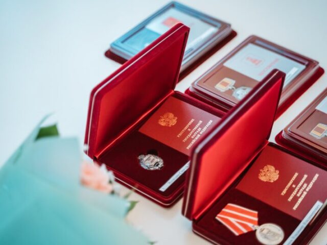 Игорь Руденя накануне Дня защитника Отечества вручил государственные и региональные награды