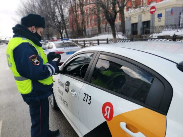 В Твери 4 водителя такси по итогам профилактического рейда были доставлены в отделы полиции