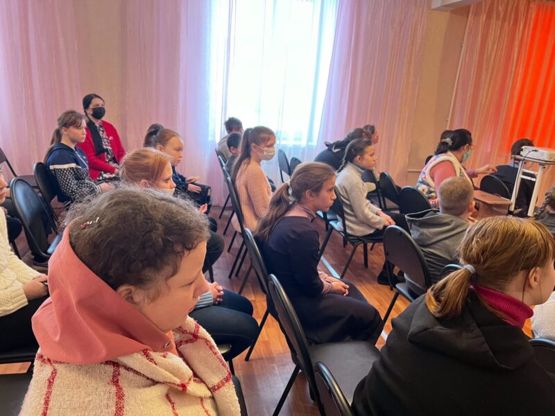 В Нелидове сотрудники ГИБДД напомнили школьникам правила безопасного поведения на дороге В Нелидове сотрудники ГИБДД напомнили школьникам правила безопасного поведения на дороге