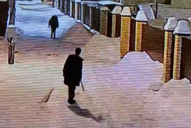 Полиция задержала дебоширов, которые разрубили забор топором и мачете в СНТ в Тверской области Полиция задержала дебоширов, которые разрубили забор топором и мачете в СНТ в Тверской области