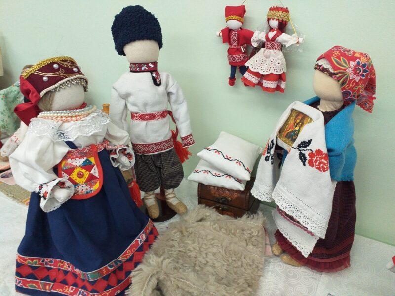 В Осташкове Тверской области работает всероссийская передвижная выставка народной куклы «Россияночка»