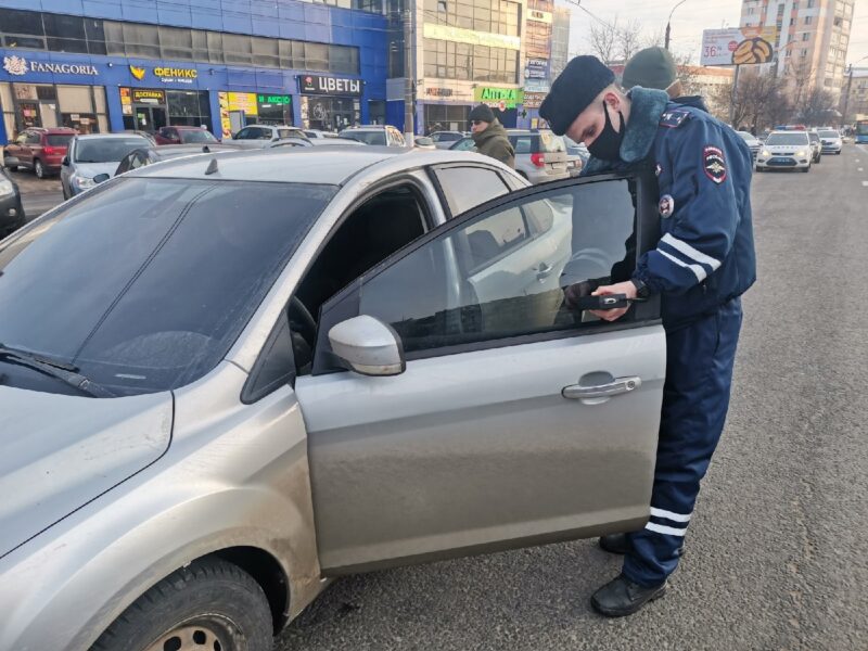 В Твери сотрудники ГИБДД вновь проверили тонировку у водителей