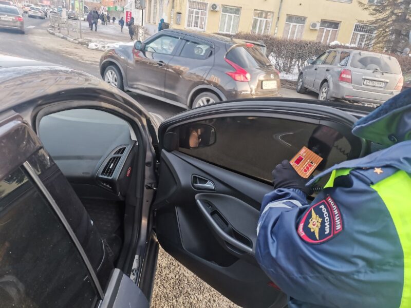 В Твери сотрудники ГИБДД вновь проверили тонировку у водителей