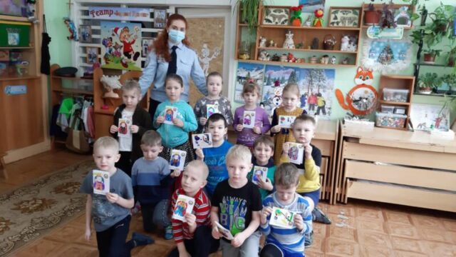 Бологовские автоинспекторы побывали в гостях в детском саду