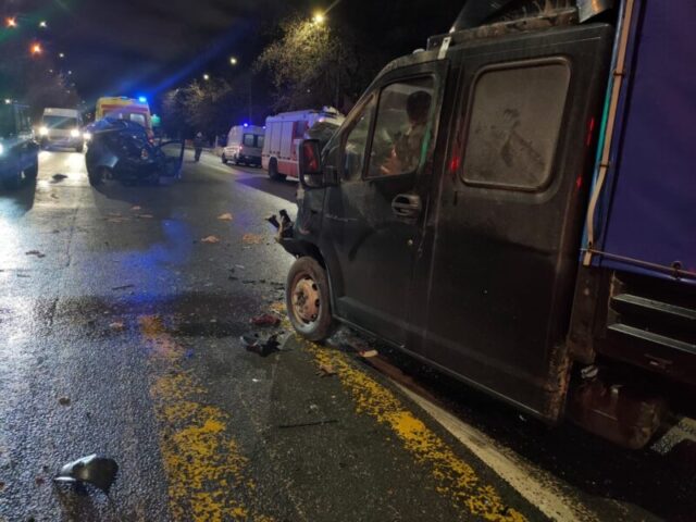 Уснувший водитель грузовика устроил ДТП с двумя пострадавшими в Твери Уснувший водитель грузовика устроил ДТП с двумя пострадавшими в Твери