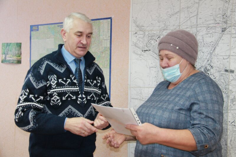 Семья из Нелидова получила ключи от новой квартиры